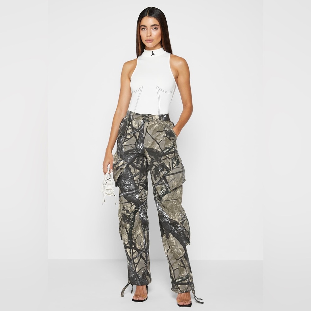 HIGH WAISTED CAMO CARGO PANTS - KHAKI CAMO